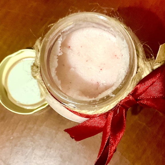 Botanical Sandalwood Candle/Lemon/Lavender Body Scrub/Hallmark Hearts Ornament - Picture 3 of 7